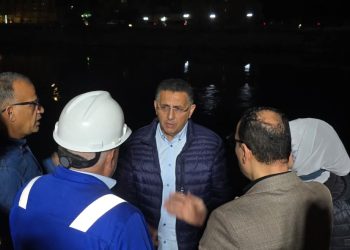 لليوم الثاني على التوالي.. محافظ القليوبية يتوجه إلى موقع احتواء تسريب سولار بترعة الإسماعيلية ويشدد على سرعة وقف مصدر التلوث