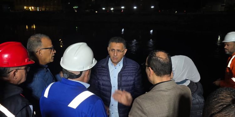 لليوم الثاني على التوالي.. محافظ القليوبية يتوجه إلى موقع احتواء تسريب سولار بترعة الإسماعيلية ويشدد على سرعة وقف مصدر التلوث