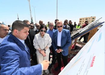 وزيرة الإسكان تتفقد مشروعات مارينا 8 و”بوغاز 24″ والممشى السياحي بمارينا