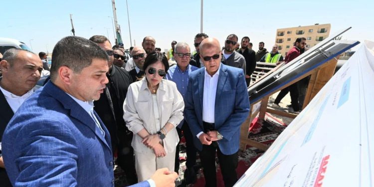 وزيرة الإسكان تتفقد مشروعات مارينا 8 و”بوغاز 24″ والممشى السياحي بمارينا