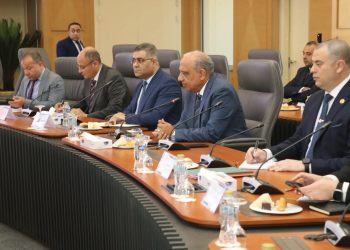 وزير الكهرباء والطاقة المتجددة يجتمع مع رئيس شركة “روسآتًوم ” الروسية وفريق العمل القائم على مشروع محطة الضبعة النووية