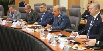 وزير الكهرباء والطاقة المتجددة يجتمع مع رئيس شركة “روسآتًوم ” الروسية وفريق العمل القائم على مشروع محطة الضبعة النووية