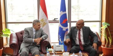 الفريق أسامة ربيع يبحث سبل التعاون مع محافظ السويس… ويتابع مستوى تقديم الرعاية الصحية بالمستشفيات والمراكز الطبية التابعة للهيئة