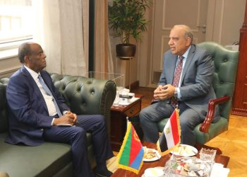 وزير الكهرباء يبحث مع مستشار رئيس دولة اريتريا للشئون الاقتصادية ووزير التجارة والصناعة الإريتيرى سبل دعم وتعزيز التعاون والشراكة فى مجالات الطاقة المتجددة