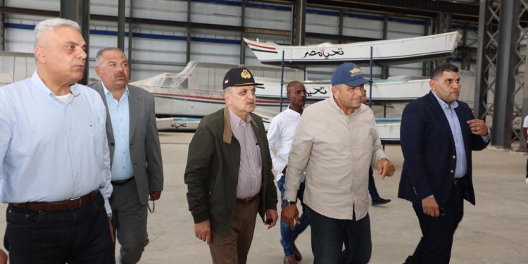 الفريق أسامة ربيع يتفقد أعمال بناء قاطرات”عزم”ويتابع معدلات بناء سفن الصيد”رزق”