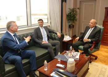 وزراء “الكهرباء” و”البترول” و”الصناعة” يبحثون ملفات العمل المشتركة وضمان الاستدامة وأمن الطاقة وتأمين الاستمرارية وتحقيق الكفاءة فى القطاعات الصناعية