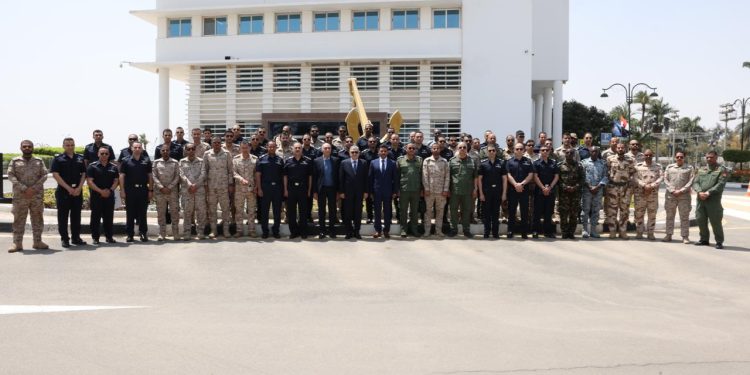 الفريق أسامة ربيع يستقبل وفد معهد دراسات الحرب الجوية