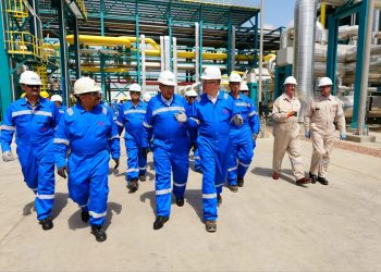  وزير البترول يتفقد التشغيل التجريبي لتوسعات مجمع جاسكو بالصحراء الغربية لإنتاج مشتقات الغاز عالية القيمة