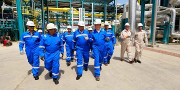  وزير البترول يتفقد التشغيل التجريبي لتوسعات مجمع جاسكو بالصحراء الغربية لإنتاج مشتقات الغاز عالية القيمة