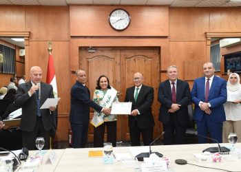 رئيس «القابضة للمياه» يكرم الأمهات المثاليات بالشركة القابضة وشركاتها التابعة لعام 2026