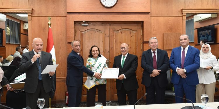 رئيس «القابضة للمياه» يكرم الأمهات المثاليات بالشركة القابضة وشركاتها التابعة لعام 2026