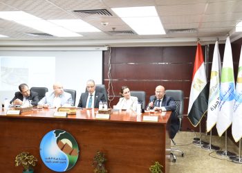 محافظ الجيزة يترأس اجتماعًا موسعًا مع أعضاء مجلسي النواب والشيوخ لمتابعة خدمات مياه الشرب والصرف الصحي