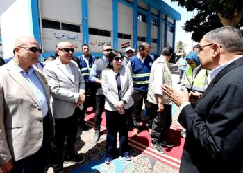وزيرة الإسكان ومحافظ الأقصر يتفقدان محطة مياه الأقصر الغربية