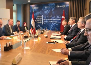 وزير البترول  يبحث مع نظيره التركي فرص التعاون في مجالات التعدين والطاقة