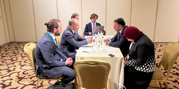 رئيس هيئة الثروة المعدنية والصناعات التعدينية يبحث مع شركات تركية وأمريكية فرص جذب الاستثمارات