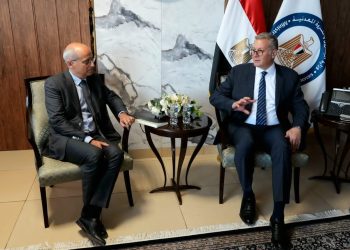 وزير البترول يبحث مع توتال إنرجيز عودتها للتوسع في استكشاف الغاز بمصر