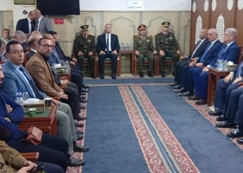 وزير البترول ووزير العمل السابق ورئيس «بتروجت» ورئيس «صان مصر» ورئيس نقابة البترول والأمين العام للنقابة يؤدون واجب العزاء في وفاة الشهيد المهندس حسام صادق بمسجد آل رشدان