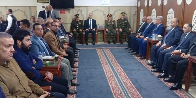 وزير البترول ووزير العمل السابق ورئيس «بتروجت» ورئيس «صان مصر» ورئيس نقابة البترول والأمين العام للنقابة يؤدون واجب العزاء في وفاة الشهيد المهندس حسام صادق بمسجد آل رشدان