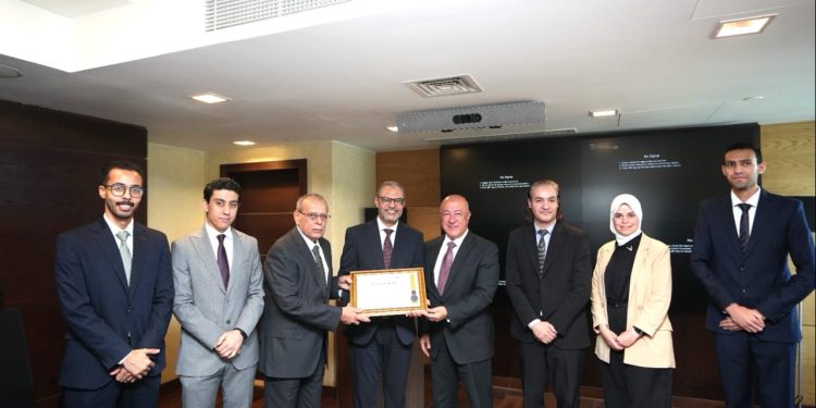 البنك الأهلي المصري يحتفظ للعام الثالث عشر بشهادة الامتثال والتوافق مع معاییر متطلبات هيئتي الفيزا والماستر كارد العالمية