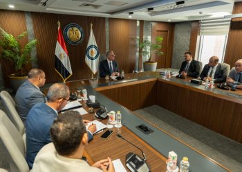 وزير البترول والثروة المعدنية يلتقي كوادر التعدين المرشحة لبرامج تدريبية متقدمة بأكبر الجامعات الأسترالية