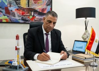 حكايات بترولية.. عندما تقرر المرأة أن تتحدى