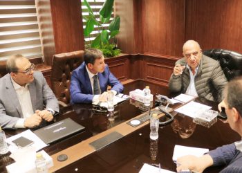 وزير الكهرباء يبحث مع “شنايدر إليكتريك” التوسع فى مبادرة تحسين كفاءة استخدام الطاقة فى المصانع والمستشفيات والفنادق