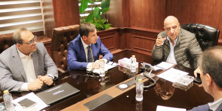 وزير الكهرباء يبحث مع “شنايدر إليكتريك” التوسع فى مبادرة تحسين كفاءة استخدام الطاقة فى المصانع والمستشفيات والفنادق