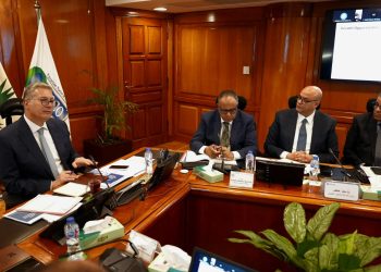 وزير البترول يوجه بالإسراع في استغلال إمكانات البترول والغاز بحقول شركة خالدة ويشيد بخطتها الخمسية 