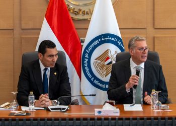  وزيرا البترول والثروة المعدنية والشباب والرياضة يعقدان مائدة مستديرة لتمكين الكوادر الشابة بقطاع الطاقة