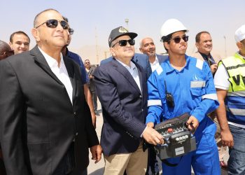 الفريق أسامة ربيع يشهد مراسم تدشين سفينتي الصيد أعالي البحار “رزق 2″و”رزق 3”