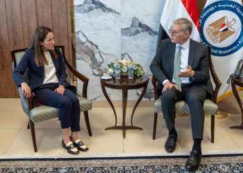  وزير البترول يبحث مع بي بي البريطانية التقدم في حفر آبار جديدة للغاز الطبيعي