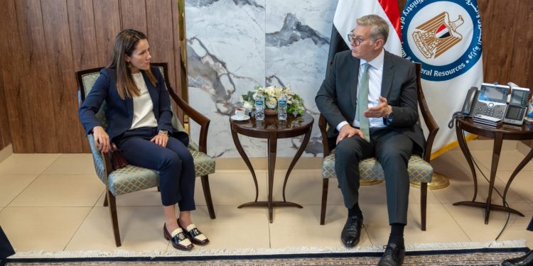 وزير البترول يبحث مع بي بي البريطانية التقدم في حفر آبار جديدة للغاز الطبيعي