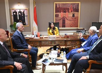 وزيرة الإسكان تبحث مع شركة «أميا باور» سبل التعاون في تنفيذ محطات تحلية مياه البحر