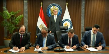 وزير البترول يشهد توقيع مذكرة اتفاق مع بى بى وهاربور إنرجى