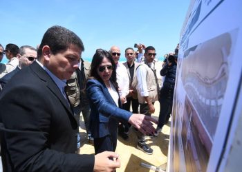 وزيرة الإسكان تتفقد بوغاز منطقة 24 والممشى السياحي الرابط من مارينا (5) إلى مارينا (7)