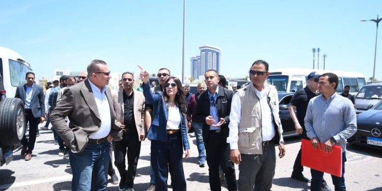 وزيرة الإسكان تتفقد مركز هيئة المجتمعات العمرانية الجديدة التكنولوجي لخدمة المواطنين والمستثمرين