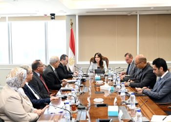 وزيرة الإسكان تتابع مع رئيس الهيئة العامة لتعاونيات البناء والإسكان ملفات العمل بالهيئة وتبحث سبل تعظيم دورها