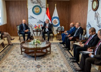 وزير البترول يبحث مع السفير النرويجي التعاون بمجالات الطاقة الخضراء وخفض الانبعاثات والبحث عن الغاز