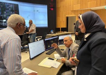 وزير الكهرباء يتابع سير العمل والتنسيق والتكامل بين مكونات المنظومة على مستوى الجمهورية لتأمين الشبكة الموحدة وضمان استمرارية التغذية