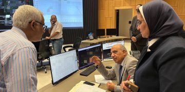وزير الكهرباء يتابع سير العمل والتنسيق والتكامل بين مكونات المنظومة على مستوى الجمهورية لتأمين الشبكة الموحدة وضمان استمرارية التغذية