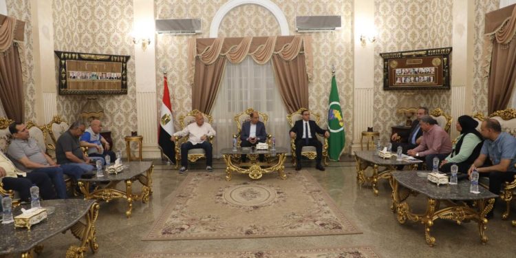 محافظ المنيا يستقبل نائب وزيرة الإسكان لمتابعة مشروعات مياه الشرب والصرف الصحي بالمحافظة