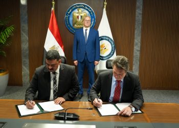 وزير البترول يشهد توقيع مذكرة تفاهم بين هيئة الثروة المعدنية والبنك الأوروبي لإعادة الإعمار لدعم تطوير قطاع التعدين