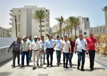 وزيرة الإسكان تتابع موقف تنفيذ عدد من المشروعات بمدينة العلمين الجديدة والقرى السياحية