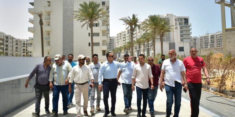 وزيرة الإسكان تتابع موقف تنفيذ عدد من المشروعات بمدينة العلمين الجديدة والقرى السياحية