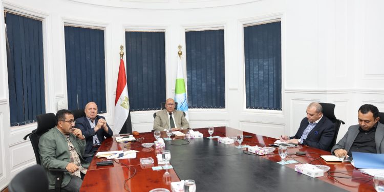 رئيس القابضة للمياه يتابع استعدادات تنفيذ المرحلة الثانية من «حياة كريمة»