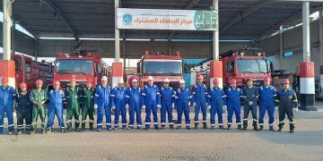نائب الرئيس التنفيذي للهيئة العامة للبترول مع كوادر القاهرة لتكرير البترول لمتابعة سير العمل خلال العيد