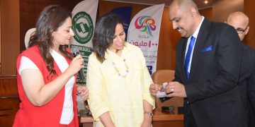 تكريم د. مي الدراوي بـ “وسام الوعي” خلال المنتدى العالمي للصحة النفسية في نسخته الثالثة