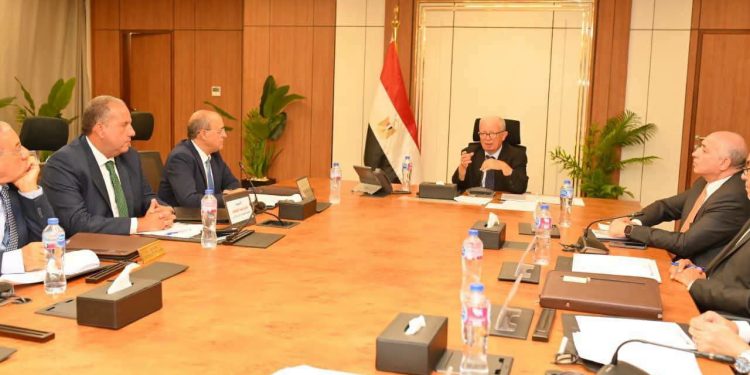 نائب رئيس الوزراء للشؤون الاقتصادية يترأس الجمعيات العامة لـ5 شركات قابضة لاعتماد توزيع حصة إضافية بقيمة 1.061 مليار جنيه من أرباحها دعمًا للخزانة العامة للدولة