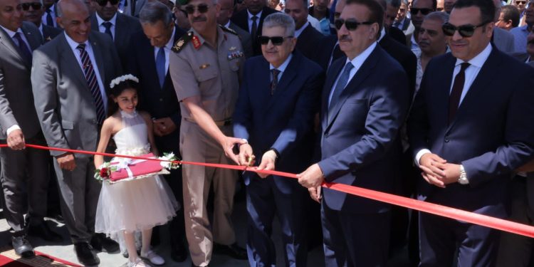رئيس هيئة قناة السويس ومحافظ بورسعيد يشهدان افتتاح كوبرى النصر العائم 2 للربط بين مدينتي بورسعيد وبورفؤاد