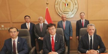 الدكتور محمود عصمت يشهد مراسم توقيع اتفاقيتان لإقامة محطتين منفصلتين لتخزين الطاقة بنظام البطاريات